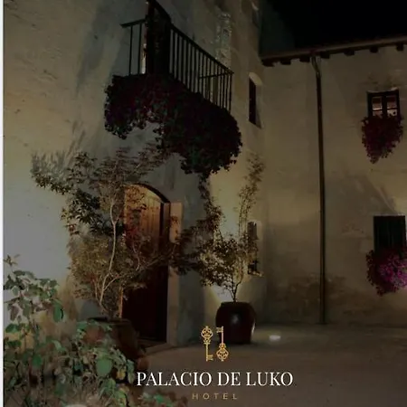 Palacio De *